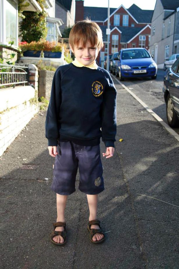 13 éve minden évben lefotózza iskolába induló fiát az apuka 