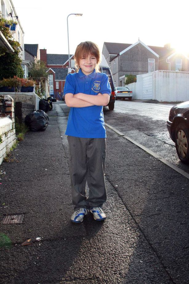 13 éve minden évben lefotózza iskolába induló fiát az apuka 