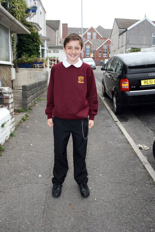 13 éve minden évben lefotózza iskolába induló fiát az apuka 