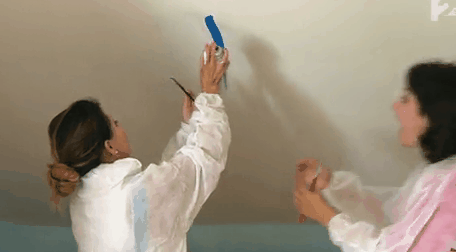 Mónika leüvöltötte Judy haját