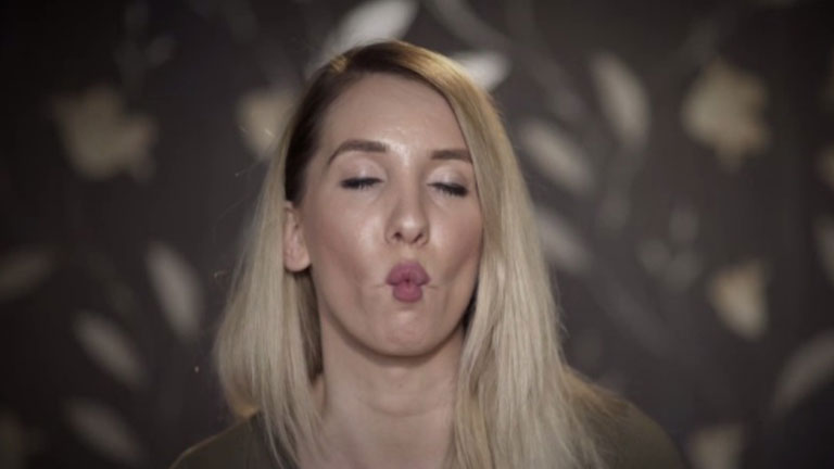 18+: VV Vivien műugrás közben is meztelen -videó 18+: VV Vivien műugrás közben is meztelen -videó