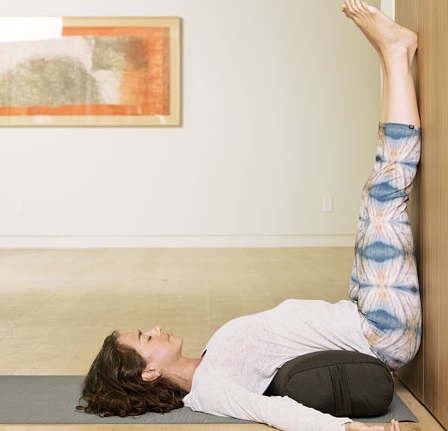 Minden nőnek napi 15 percet gyakorolnia kéne ezt a pózt