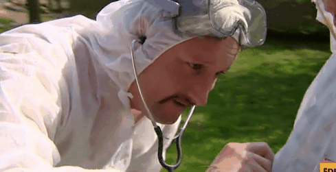 Baukó Éva mellbedobással élvezi az őszt