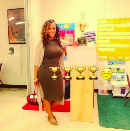 Ezen vitázik a net: szerinted ez megfelelő öltözék egy tanárnőnek? Ezen vitázik a net: szerinted ez megfelelő öltözék egy tanárnőnek?