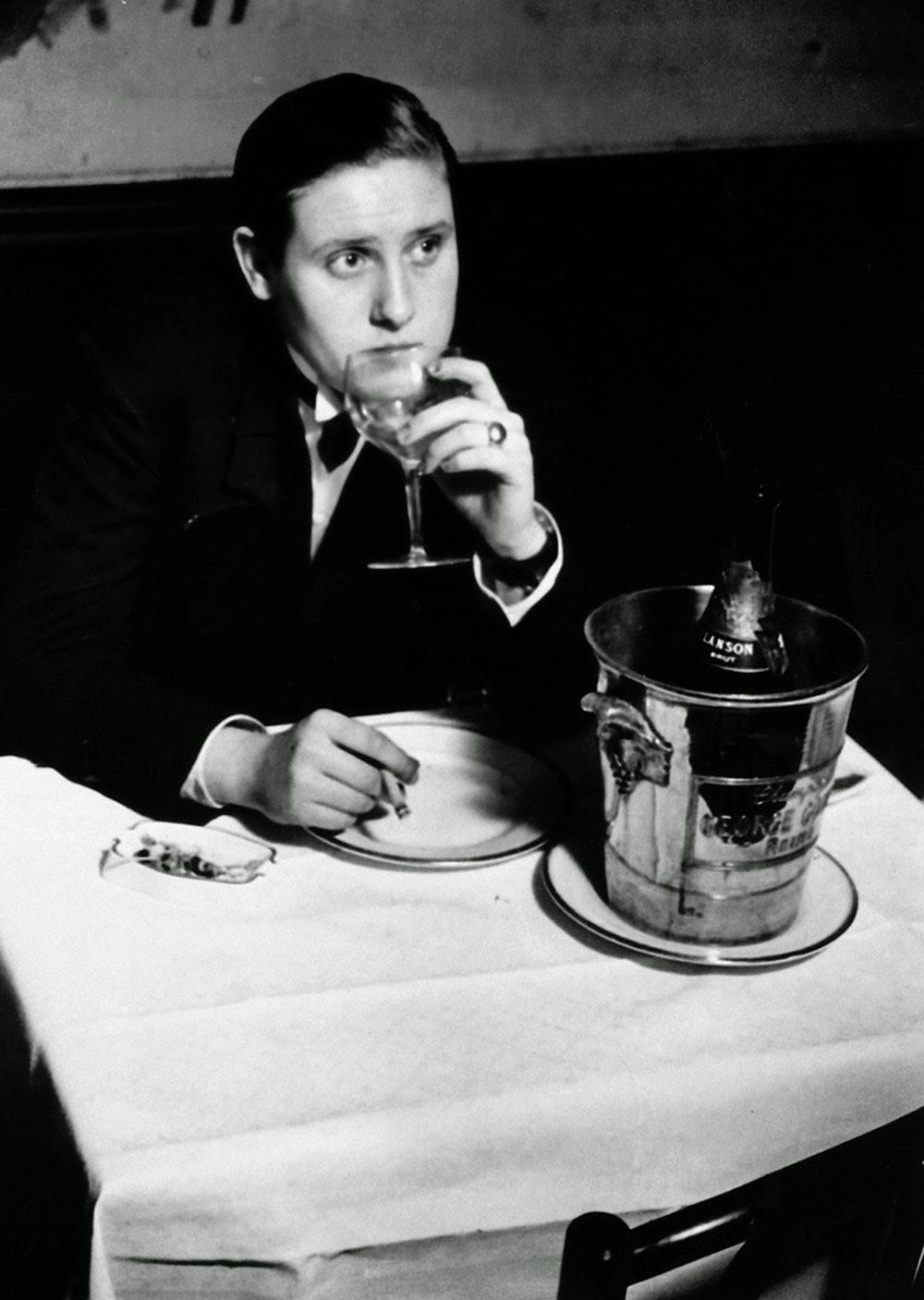 Nézz be párizs híres leszbikus bárjába, a Monoklibe!