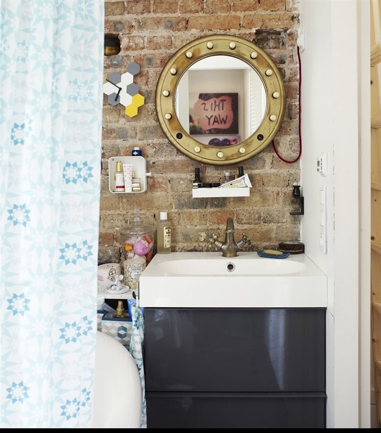 Nézd meg, hogy él egy igazi párizsi lány 35 négyzetméteren!