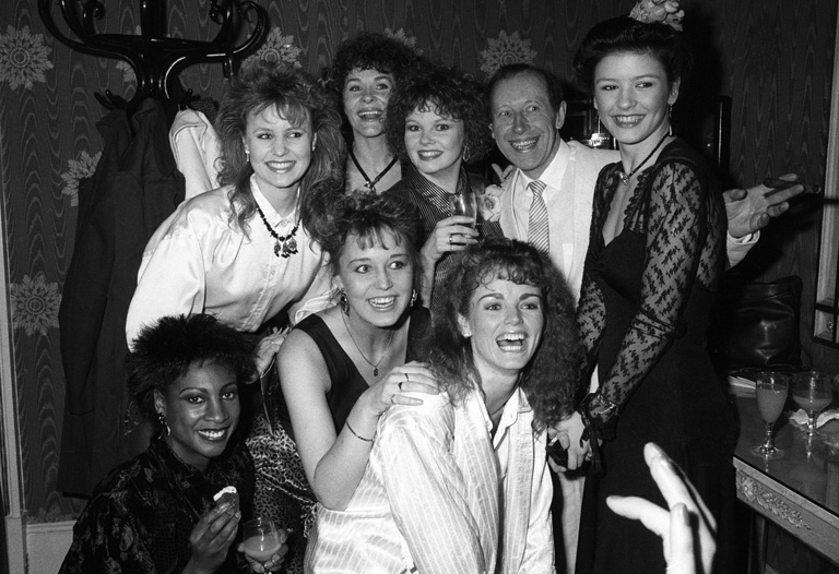 Catherine Zeta-Jones és a 42. utca foglya szereplői