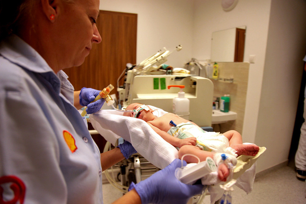 Koraszülött mentés Magyarországon a Peter Cerny Alapítvány segítségével