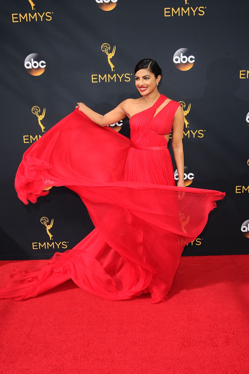 Revütáncosnők és bálkirálynők - A 2016-os Emmy-gála leg-leg-leg ruhái