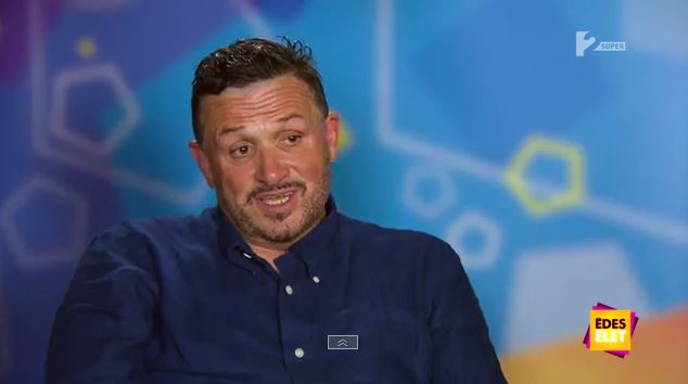 Lagzi Lajcsi szexi táncoslányokkal ropta - videó Lagzi Lajcsi szexi táncoslányokkal ropta - videó