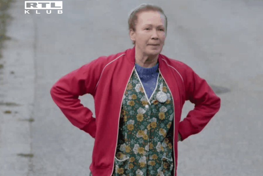 Udvaros Dorottya nejlon otthonkában - fotó