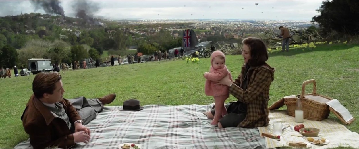 Allied (Szövetségesek) című filmben szerelmespárt alakít Brad Pitt és Marion 