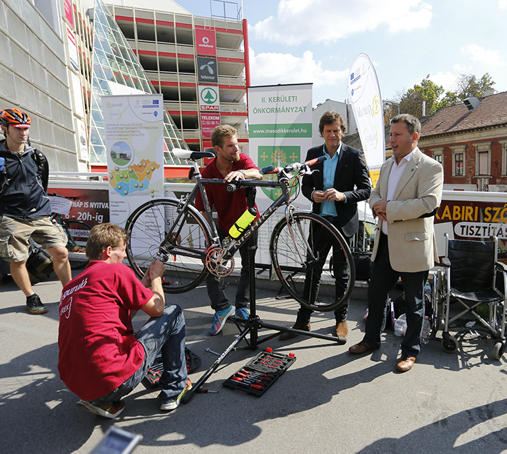 Tilla támogatja a Tiszta szívvel filmje szereplőit