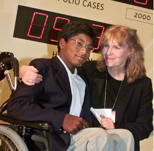 Öngyilkos lett Mia Farrow 27 éves fia, Thaddeus