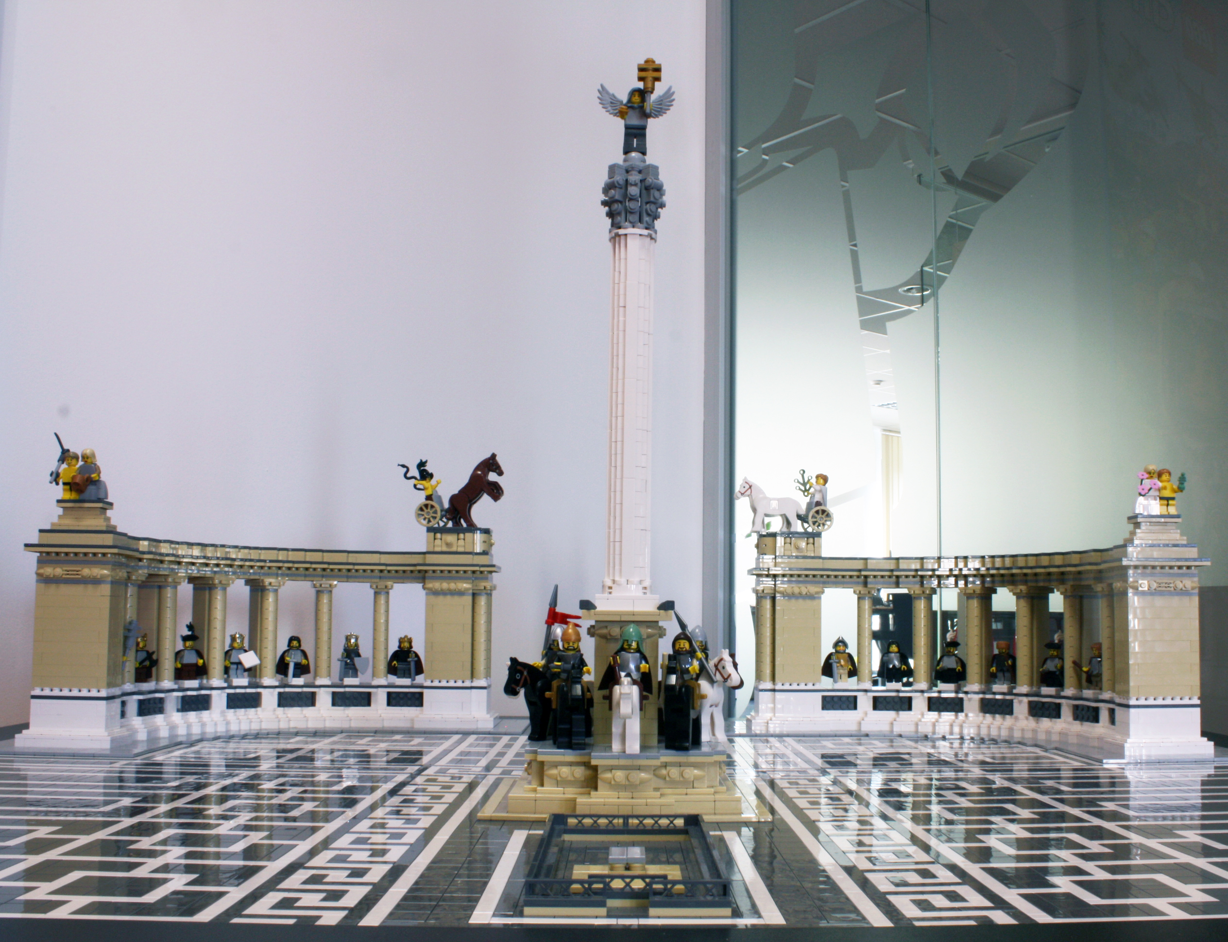 Közel 20 ezer LEGO kockából épültek fel a magyar nevezetességek