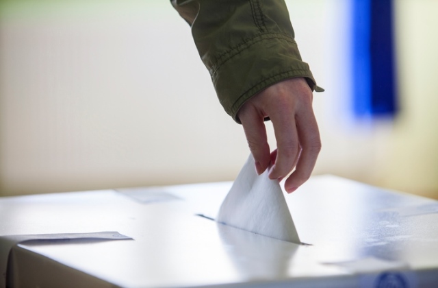 200 euróst dobott az urnába