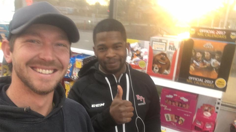 Tyson Crawley (b.) és jótevője, John Kennedy Jr. (j.) (Fotó: Tyson Crawley/Facebook)