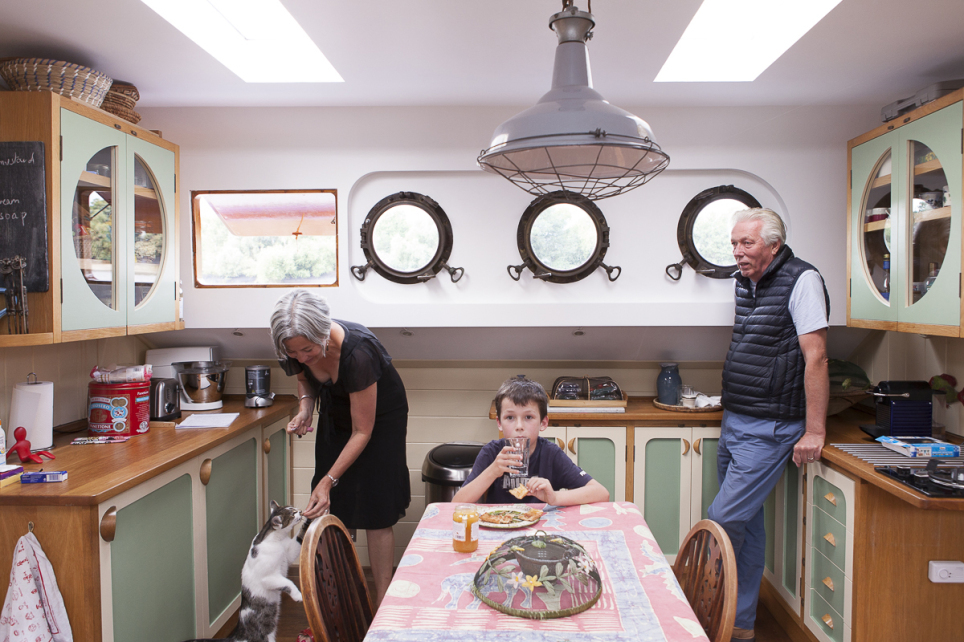 Fogadjunk, hogy mostantól te is lakóhajóban akarsz majd élni Fogadjunk, hogy mostantól te is lakóhajóban akarsz majd élni