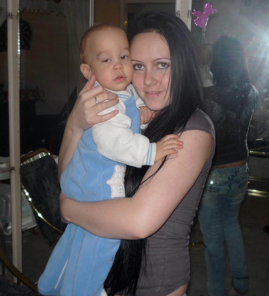 Móni és kisfia a betegség alatt