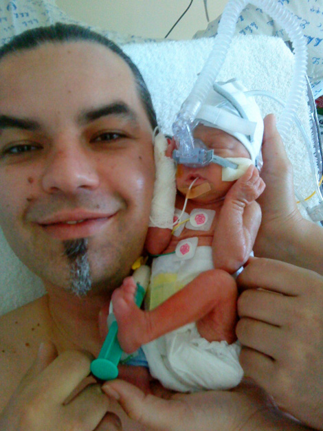 Az édesapa Miklós és Lóri