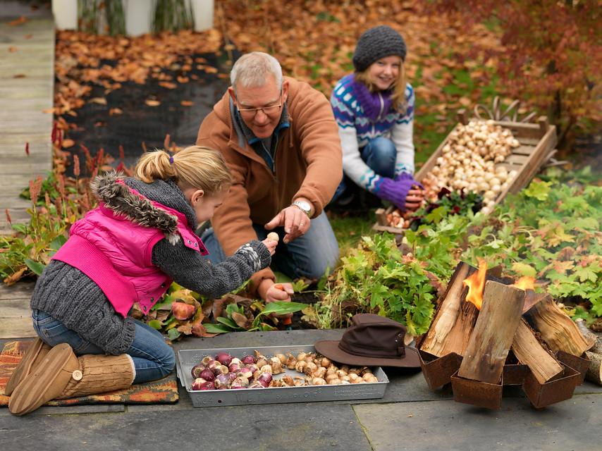Őszi virághagymák ültetése gyerekekkel Őszi virághagymák ültetése gyerekekkel