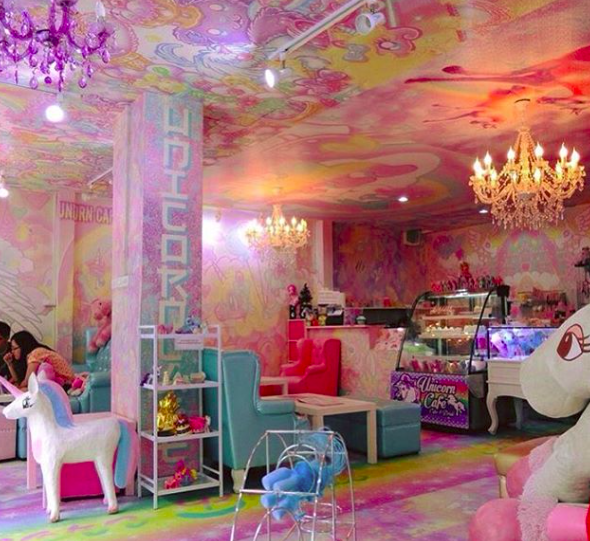 Megnyílt az első unikornisos kávézó, és tényleg elég mesebeli lett