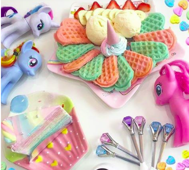 Megnyílt az első unikornisos kávézó, és tényleg elég mesebeli lett