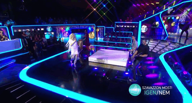 Vásáry André szőke nőként nagyon hiteles