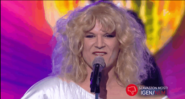 Vásáry André szőke nőként nagyon hiteles