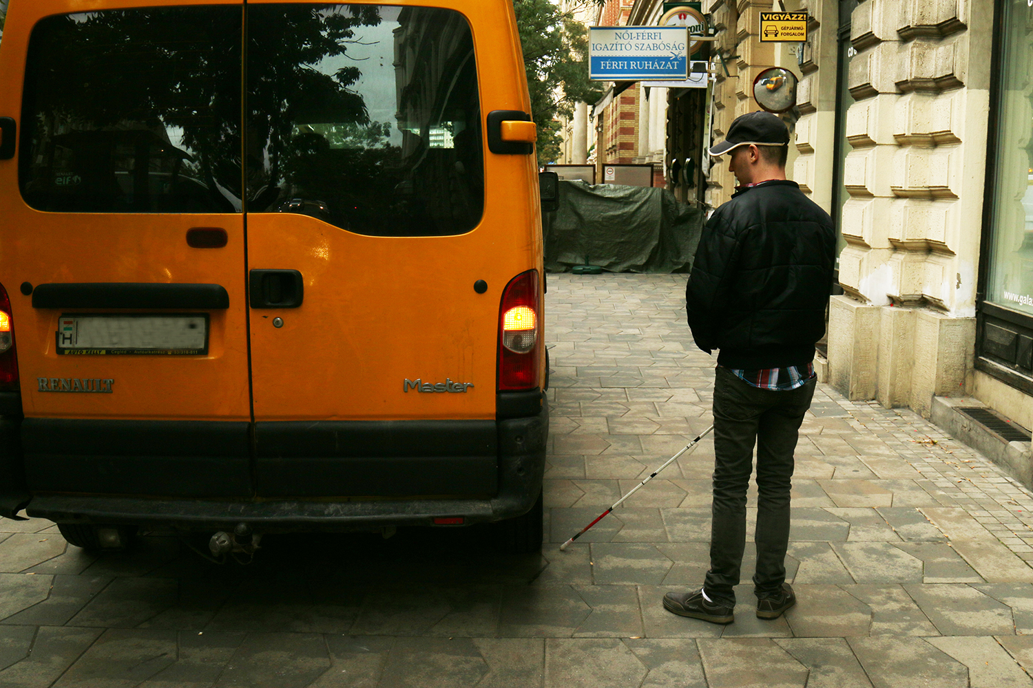 A vak ember számára Budapest egy elkeserítő akadálypálya