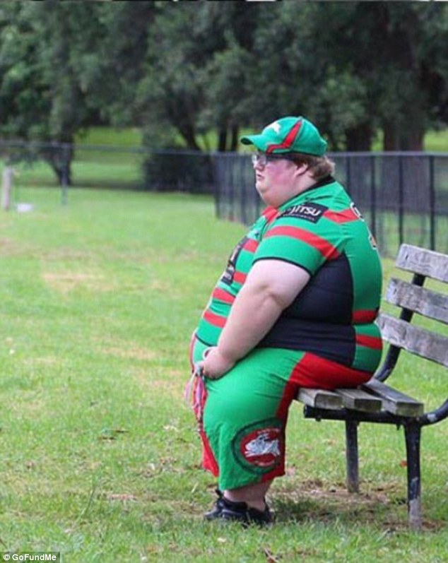 Le kellett lakatolnia a hűtőjét az édesanyának, mert a fia nem tudja abbahagyni az evést