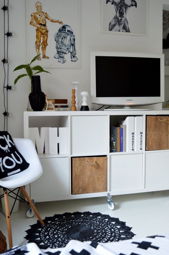 Nemcsak a 70-es években, de ma is szeretjük a többfunkciós helyiségeket. Általában a nappali dolgozószobaként is funkcionál.