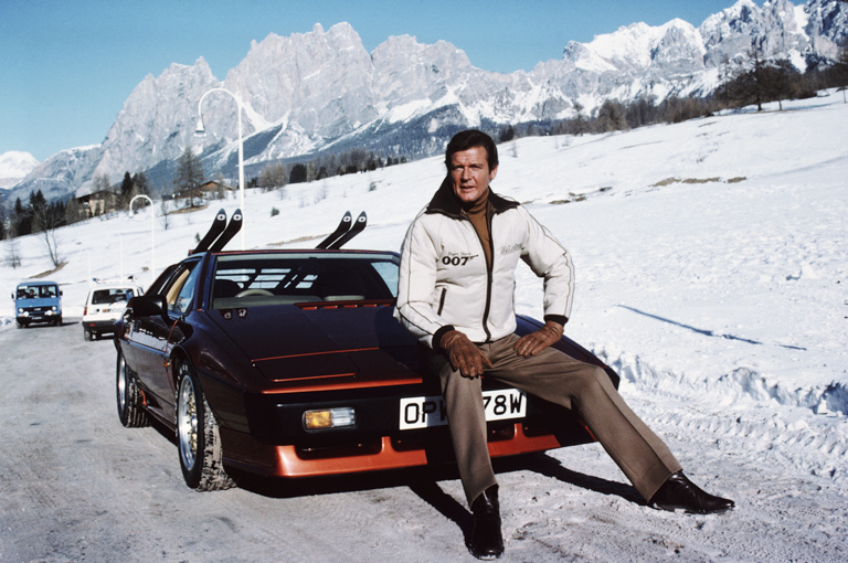 Csak az nem volt, aki nem is akart lenni – 89 éves Roger Moore