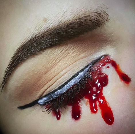 A kés-tus a legújabb halloweeni sminktrend