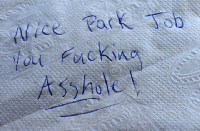 És a levél a szabálytalanul parkoló autósoknak