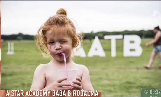 Lánynak nézed Pásztor Anna kisfiát ezeken a képeken Lánynak nézed Pásztor Anna kisfiát ezeken a képeken