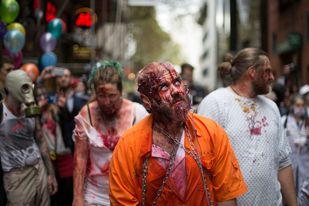 Zombik lepték el Londont - fotók csak erős idegzetűeknek!