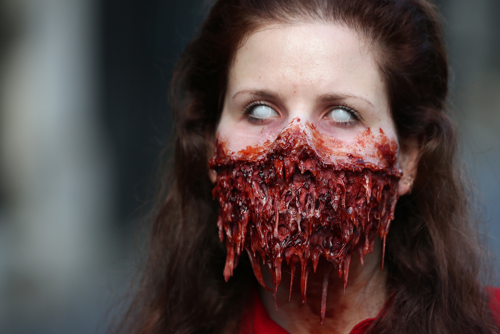 Zombik lepték el Londont - fotók csak erős idegzetűeknek!