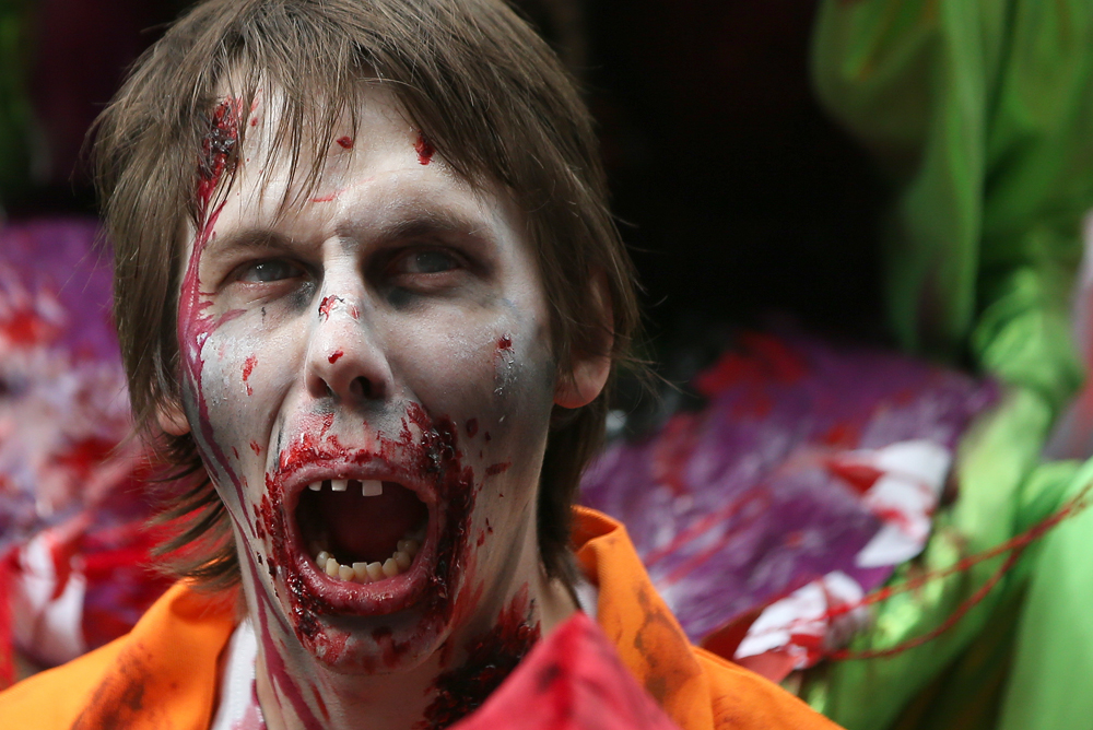 Zombik lepték el Londont - fotók csak erős idegzetűeknek!