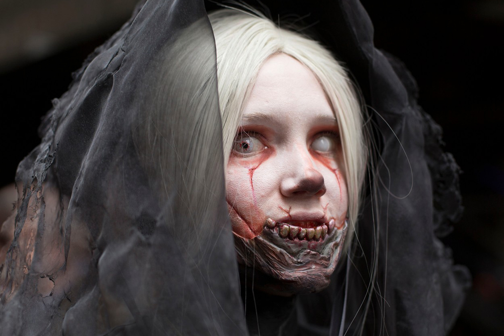 Zombik lepték el Londont - fotók csak erős idegzetűeknek!