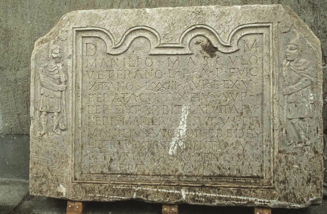 Előkerült az 1 tonnás római kori sírkő