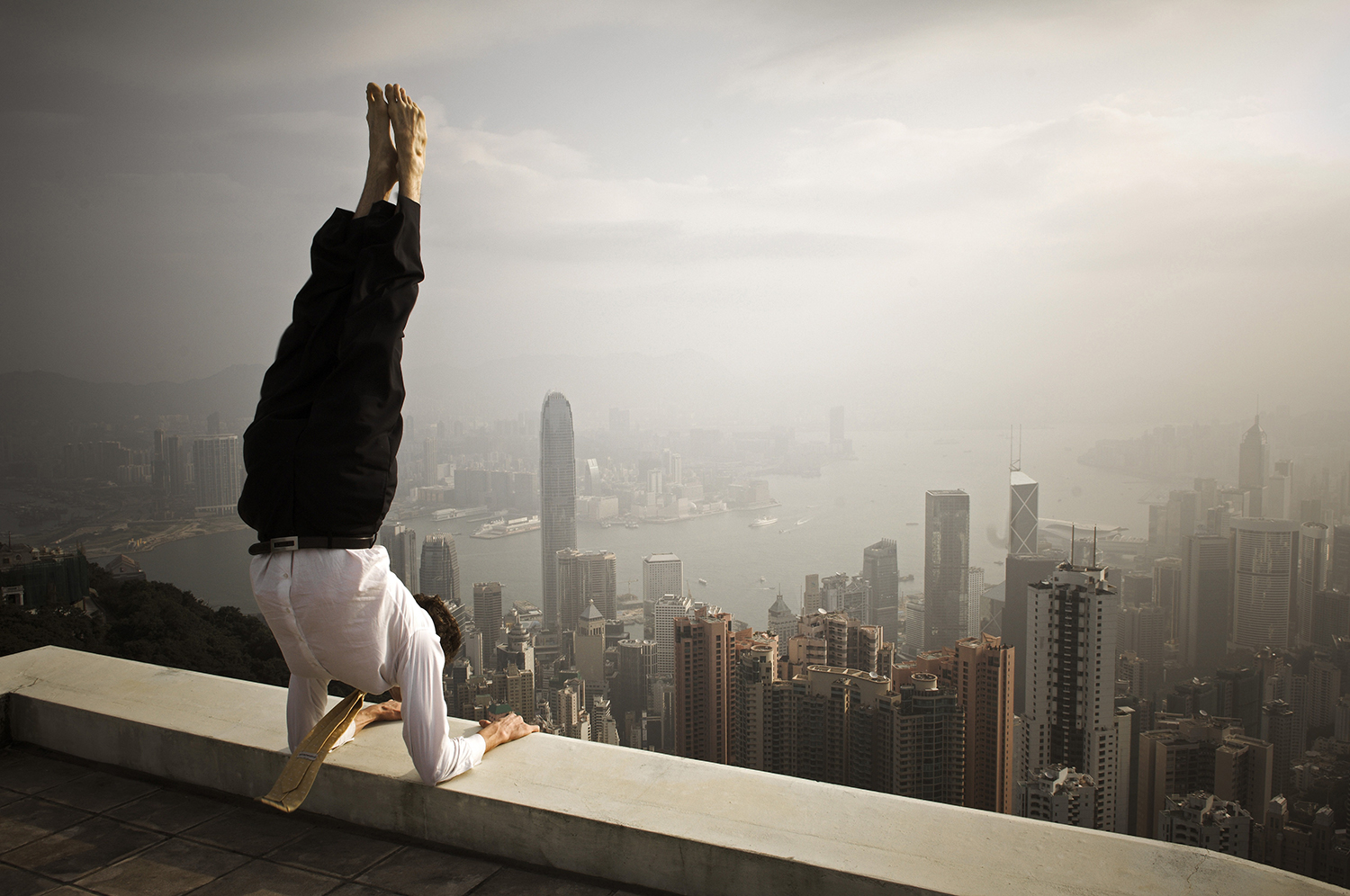 A legelképesztőbb helyeken jógáznak ezek az emberek A legelképesztőbb helyeken jógáznak ezek az emberek