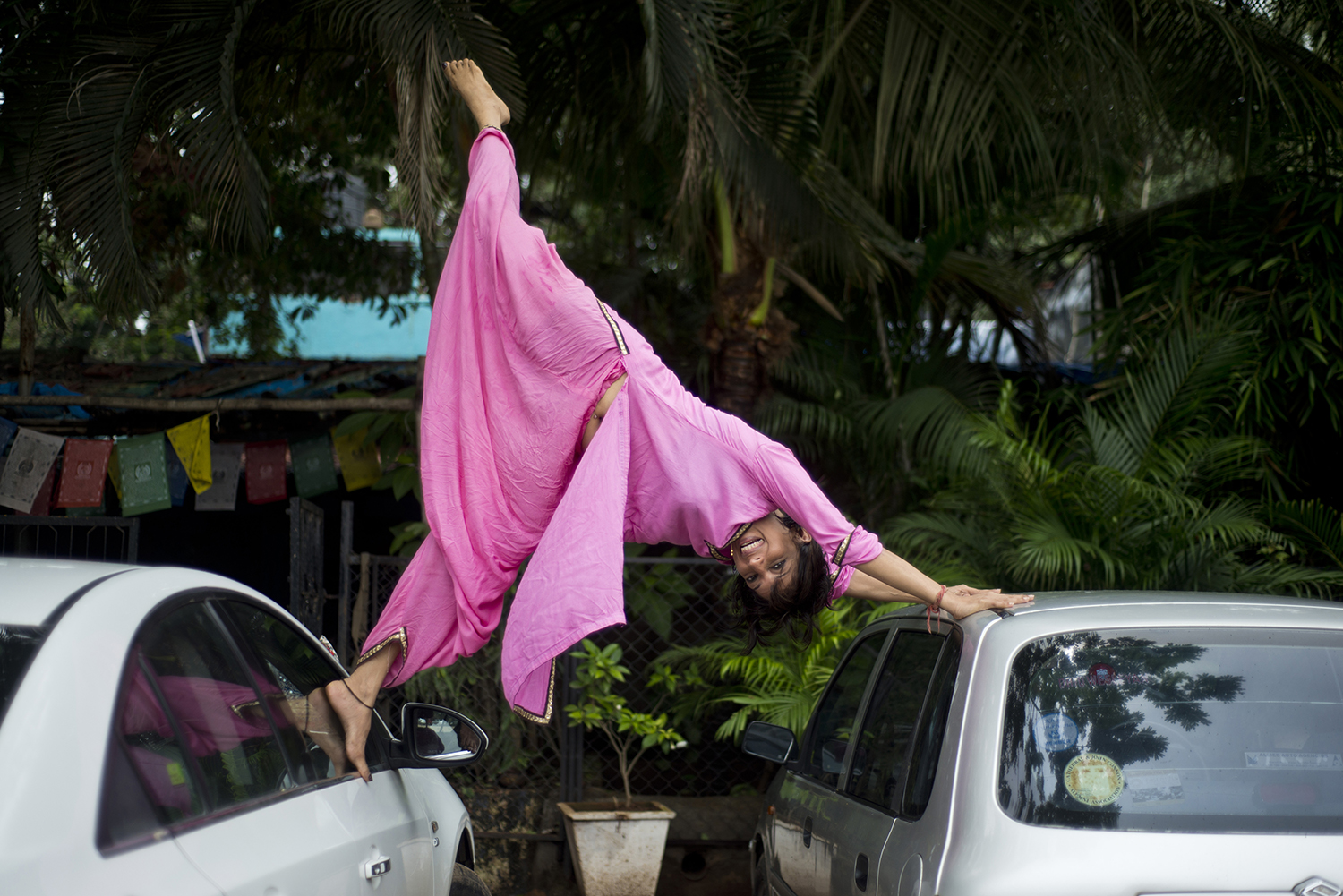 A legelképesztőbb helyeken jógáznak ezek az emberek A legelképesztőbb helyeken jógáznak ezek az emberek