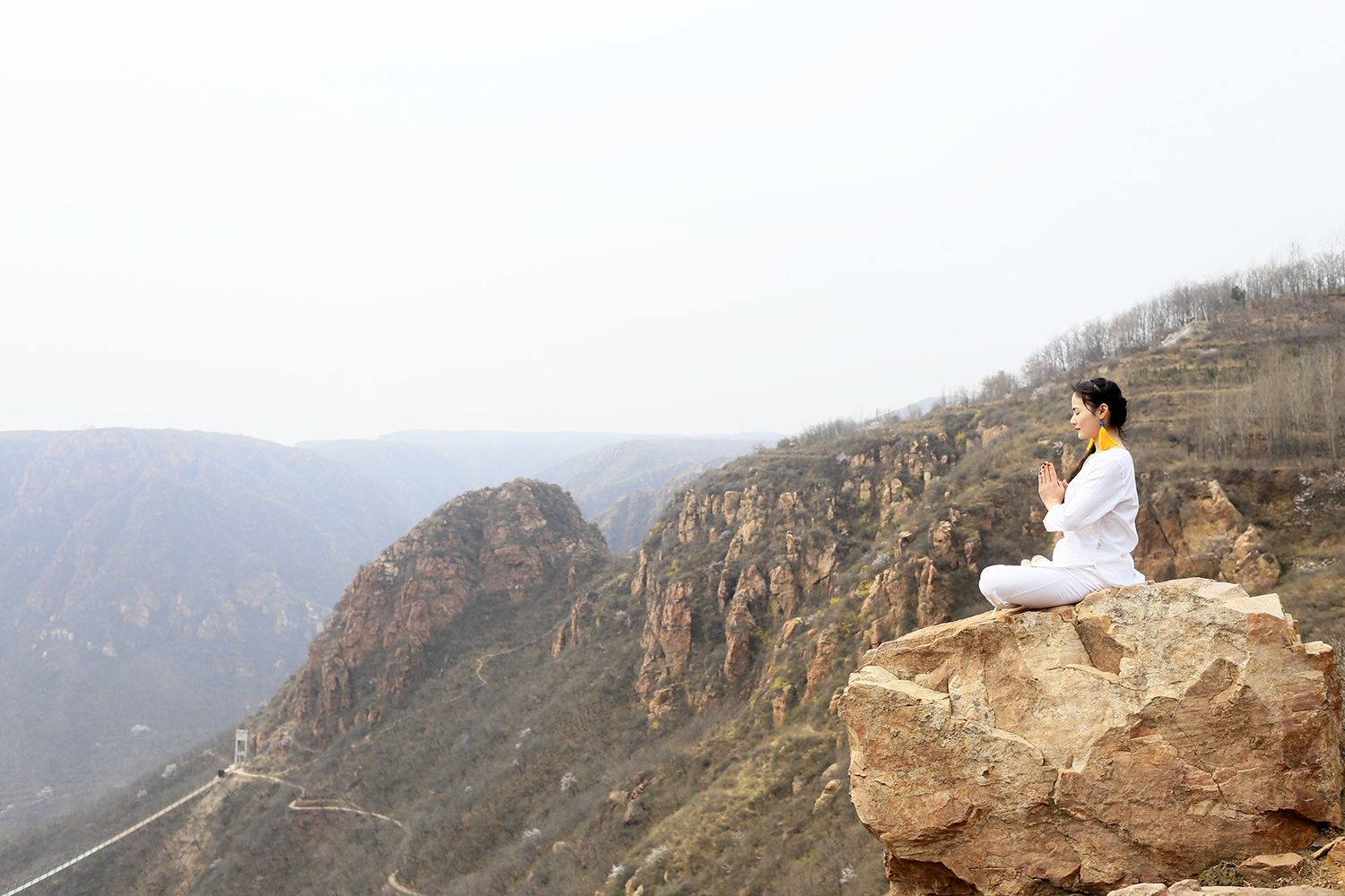 A legelképesztőbb helyeken jógáznak ezek az emberek A legelképesztőbb helyeken jógáznak ezek az emberek