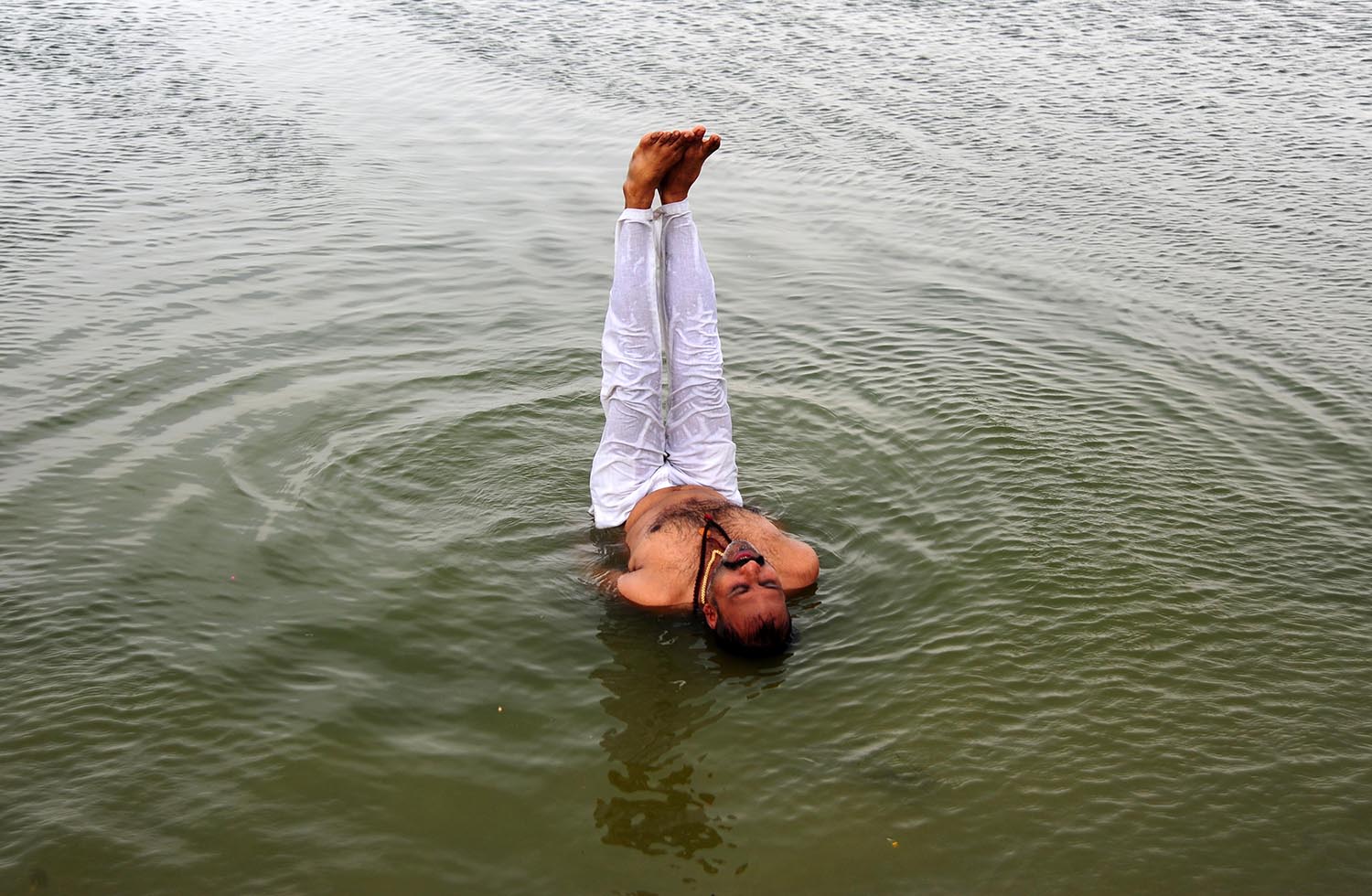 A legelképesztőbb helyeken jógáznak ezek az emberek A legelképesztőbb helyeken jógáznak ezek az emberek
