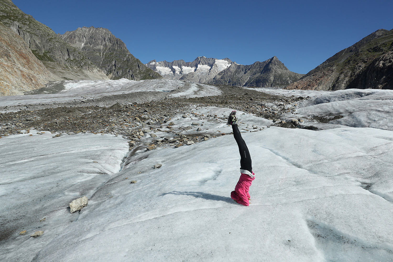 A legelképesztőbb helyeken jógáznak ezek az emberek A legelképesztőbb helyeken jógáznak ezek az emberek