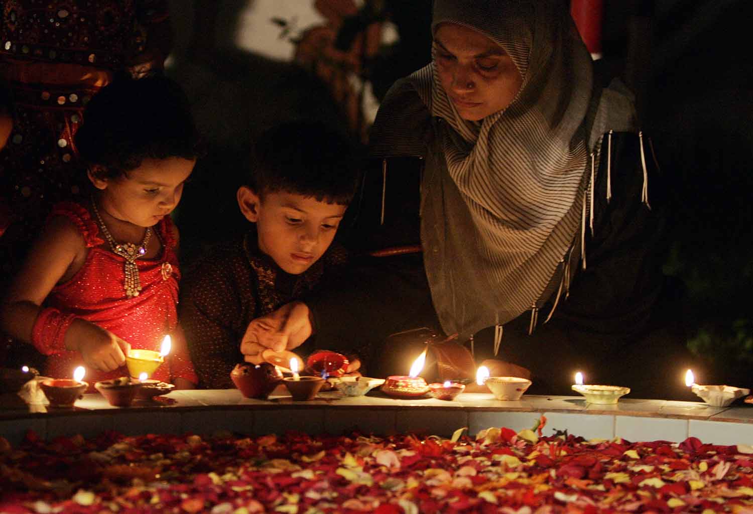 Káprázatos fényár vonult végig a fél világon Káprázatos fényár vonult végig a fél világon