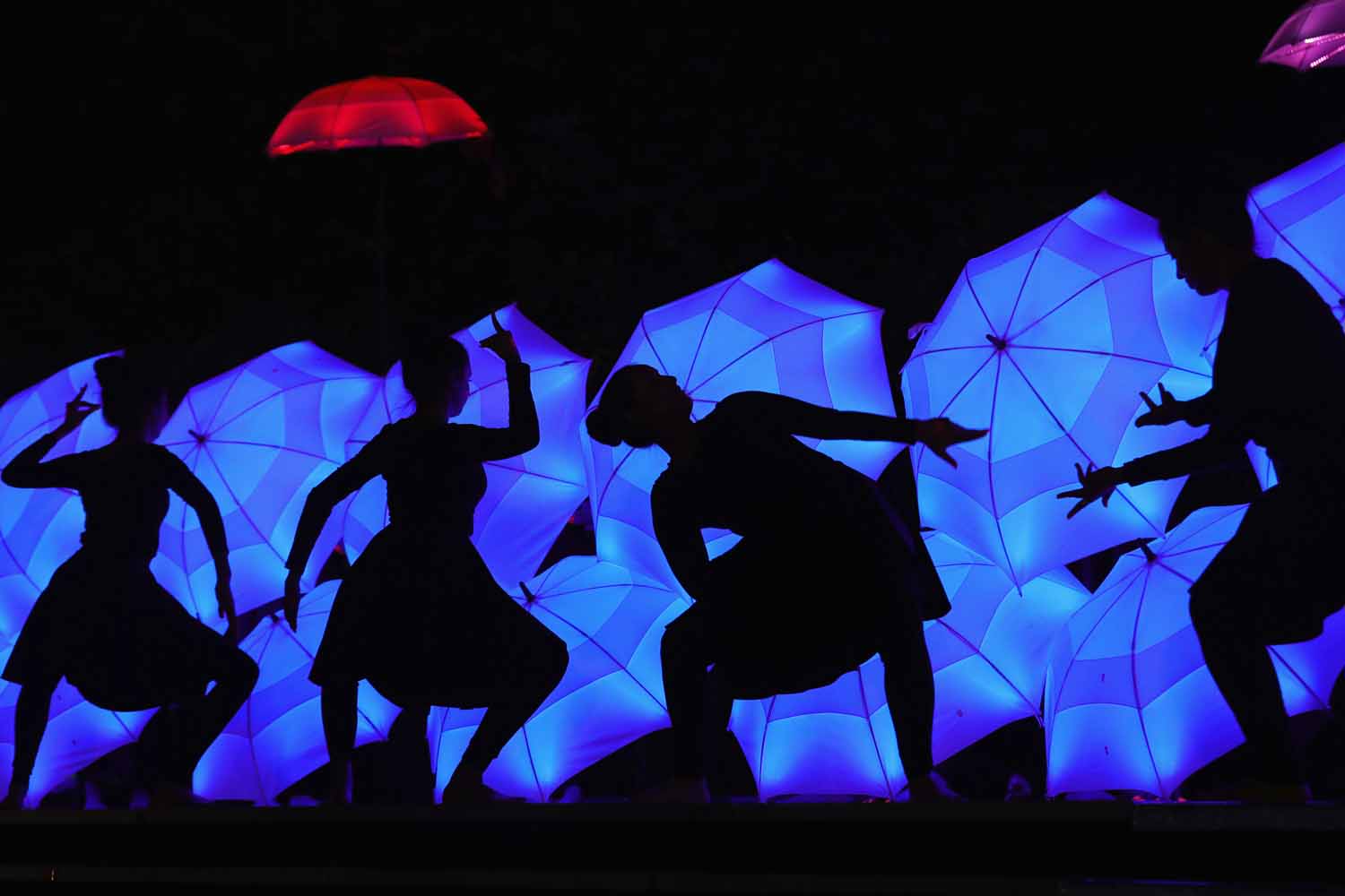 Káprázatos fényár vonult végig a fél világon Káprázatos fényár vonult végig a fél világon