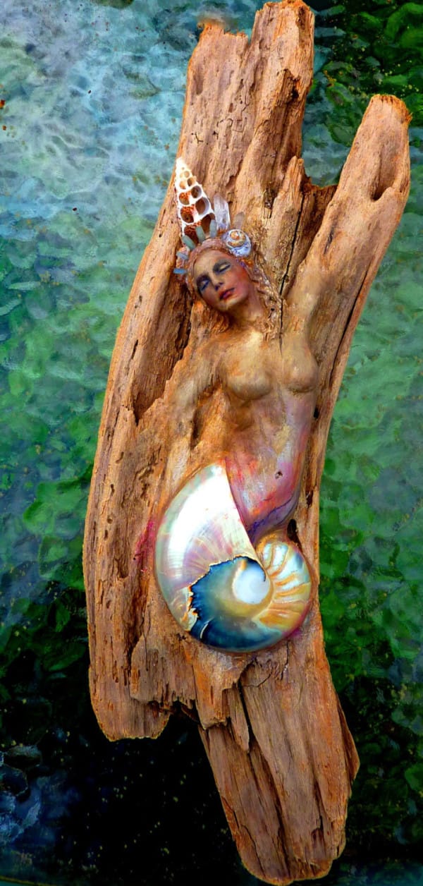 Csodálatos szobrokat készít hulladékfából egy szobrásznő Csodálatos szobrokat készít hulladékfából egy szobrásznő