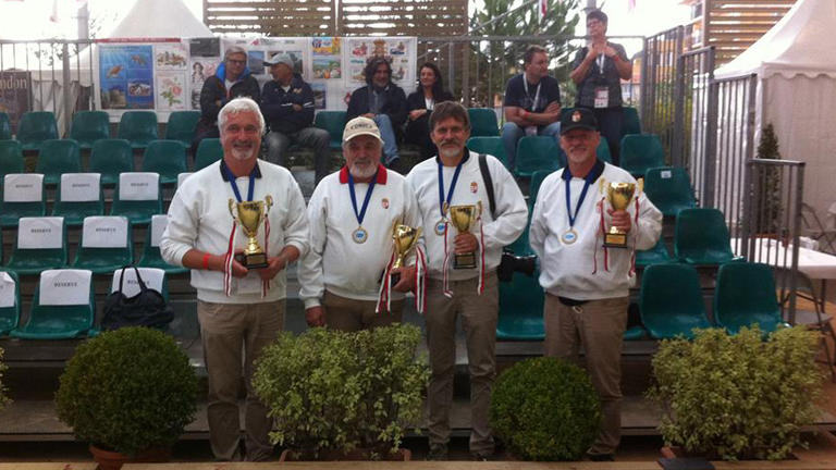 Az európai nemzetek tornáján harmadik helyezett 2016-os magyar veterán válogatott: Kocsis Tamás, Péli Rezső, Kemény Gyula, Vámosi Tibor (Fotó: Európai Pétanque Szövetség)